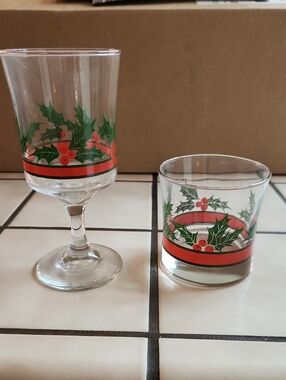 Set of 4 Tall And 4 Short Holiday Glasses